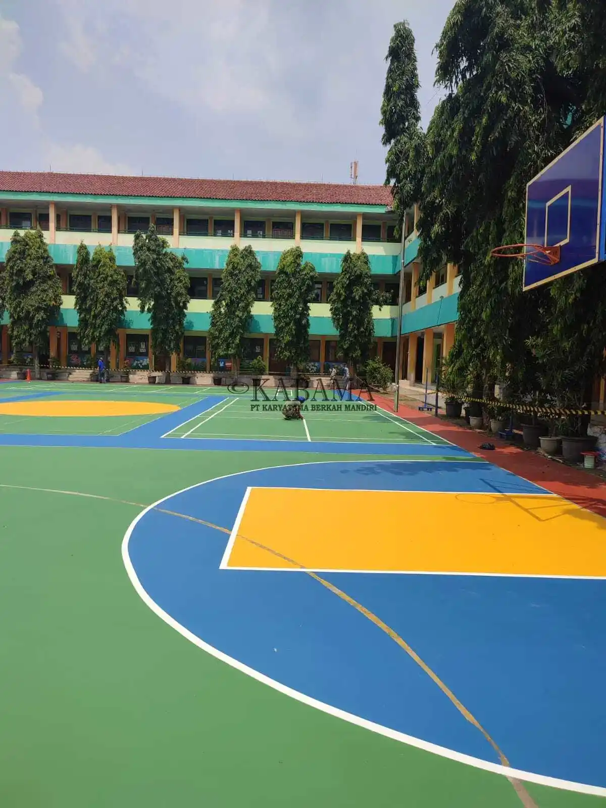 Dokumentasi proyek cat lapangan olahraga